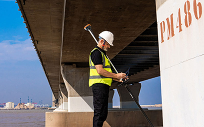 CHCNAV i73+ GNSS RTK Receiver