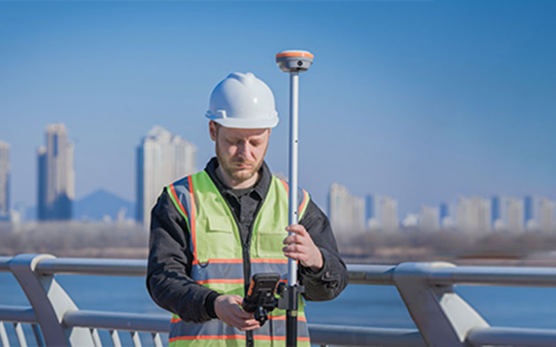 CHCNAV i76 Palm-Sized Visual GNSS RTK Receiver