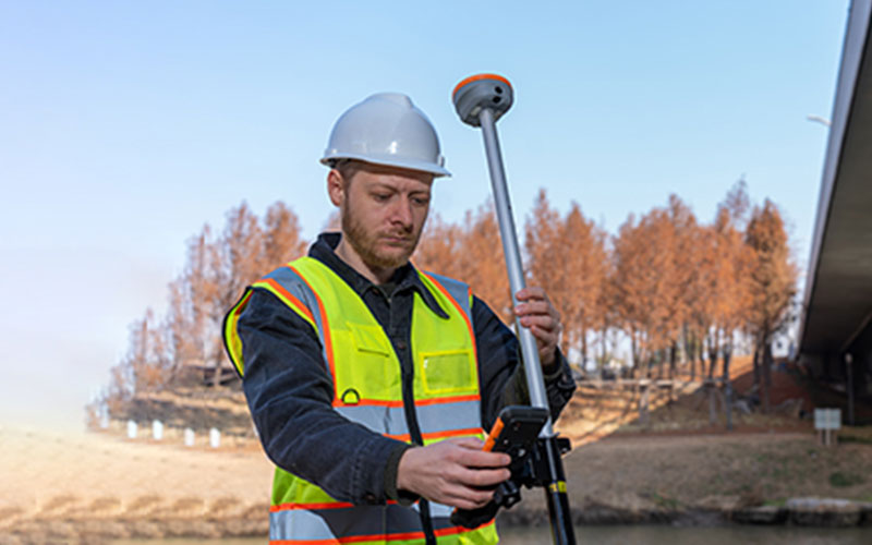 CHCNAV i76 Palm-Sized Visual GNSS RTK Receiver