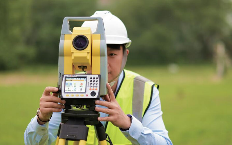 GeoMax ZT30R Ultra Total Station