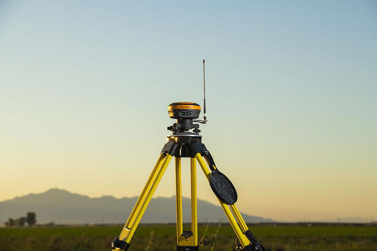 How to Choose a Surveying Tripod: Wood vs Aluminum vs Fiberglass How to Choose a Surveying Tripod: Wood vs Aluminum vs Fiberglass
